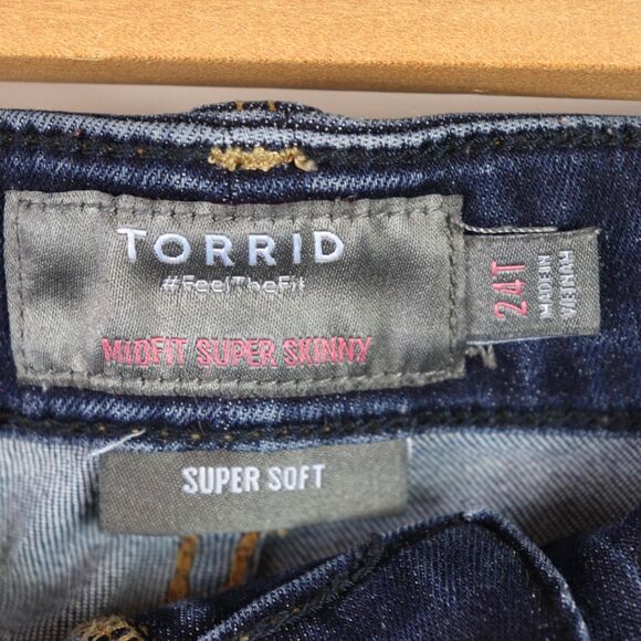 Torrid Midfit Super Skinny 24 Tall - Picture 3 of 4